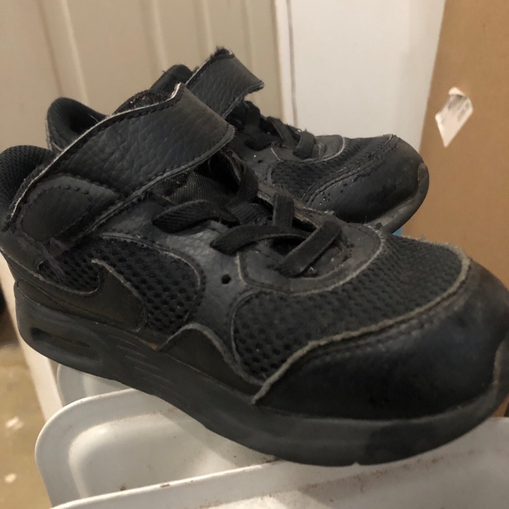 Nike Black Sneakers w/ Velcro Strap 10C Toddler Girl Boy Very Good Condition - Picture 3 of 6